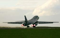 B1 bomber take off