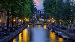 Beautiful Amsterdam Canal At Dusk wallpaper