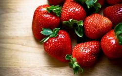 strawberries-red-ripe-berries-hd-wallpaper