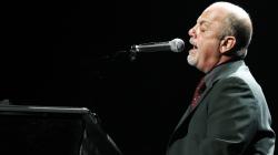 Billy Joel Forgets Lyrics at Concert | Rukkus.com