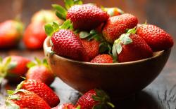 Bowl strawberries