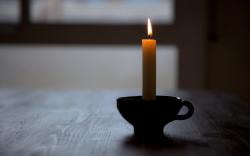 Candle-Table-Close-Up-Photo