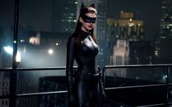 Anne Hathaway Would Like To Cameo As Catwoman In Future DC Comics Movies