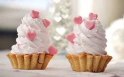Cream heart cupcakes
