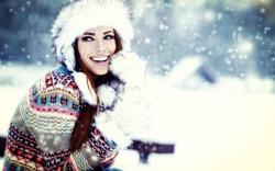 Lovely Girl Smile Winter Snowflakes Fashion