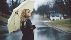 2560x1440 Wallpaper girl, blonde, umbrella, street, rain, raincoat, mood