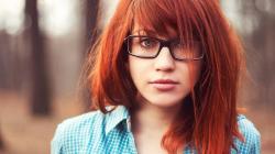 3840x2160 Wallpaper girl, redhead, glasses, autumn, mood, shirt