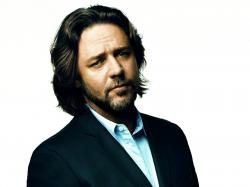 Russell Crowe Awesome Background Free Wallpaper