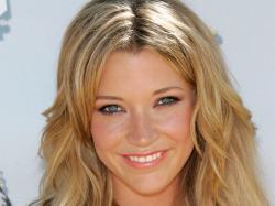Sarah Roemer Pictures