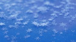 Snowflakes Falling Wallpaper