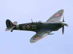 Spitfire LF Mk IX, MH434 being flown by Ray Hanna in 2005. This aircraft shot down a FW 190 in 1943 while serving with 222 Squadron RAF.