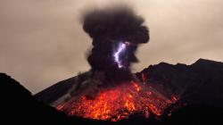 Rare Footage Of Volcanic Lightning